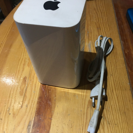 apple-a1521-airport-extreme-base-station-big-1