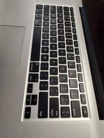 macbook-pro-15-i7-2015-big-3