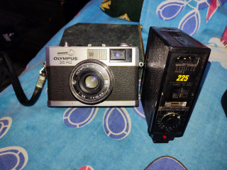بيع كاميرا تراثية قديمة Olympus 35RC